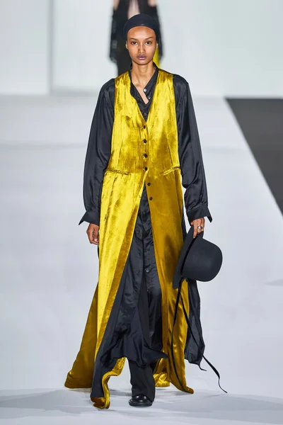 Look 15